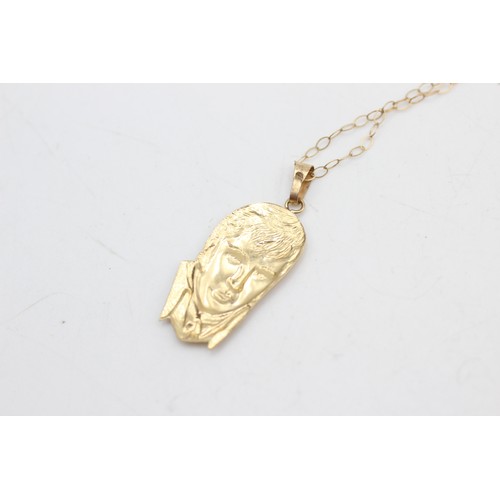 466 - 9ct gold vintage elvis pendant on chain (0.8g)