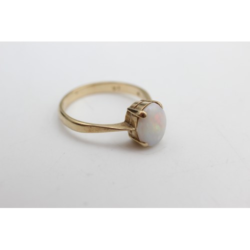 468 - 9ct gold vinage opal solitaire ring (1.2g)Size-M