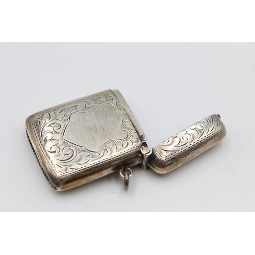 485 - Antique Hallmarked 1919 Chester STERLING SILVER Vesta / Match Case (28g)