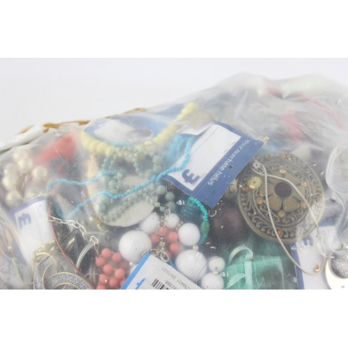 487 - 10kg Bulk UNSORTED JEWELLERY Includes HUGE ASSORTMENT, Bangles, Necklaces, Rings