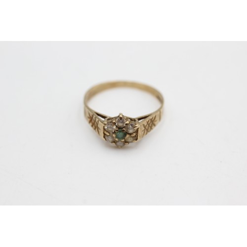 516 - 9ct gold clear gemstone & emerald ring (1.7g)Size-O