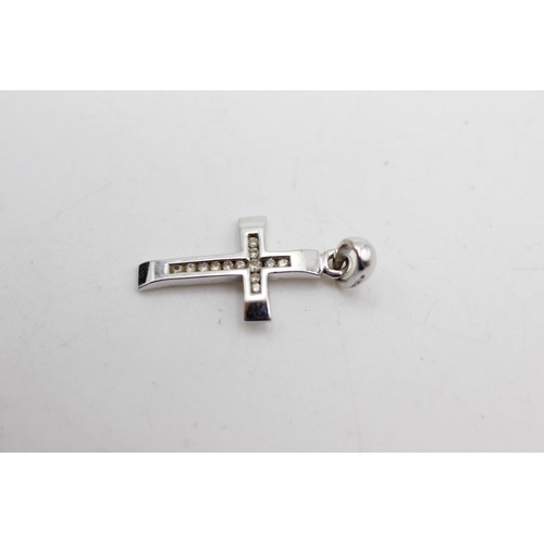 526 - 9ct white gold vintage diamond cross pendant (1.1g)