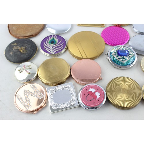 538 - 30 x Assorted Ladies VANITY Powder COMPACTS / MIRRORS Includes Stratton & Kigu