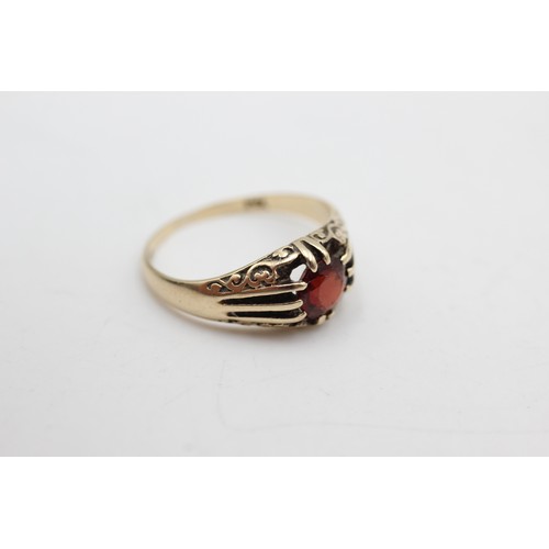 540 - 9ct gold vintage garnet dress ring (2.8g)Size-N