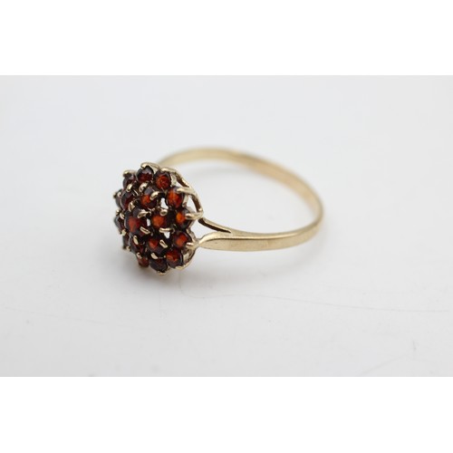 544 - 9ct gold vintage garnet cluster dress ring (2.5g)Size-S