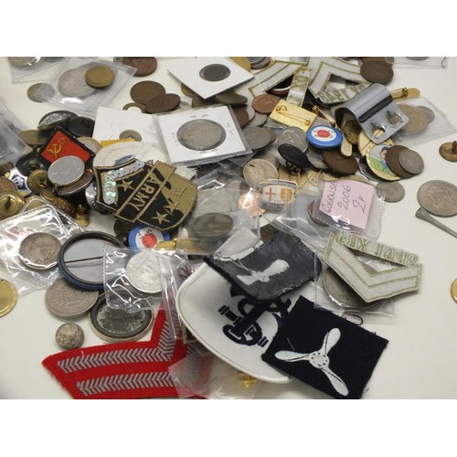 70 - OLD TIN FULL VARIOUS BADGES AND COINS ETC