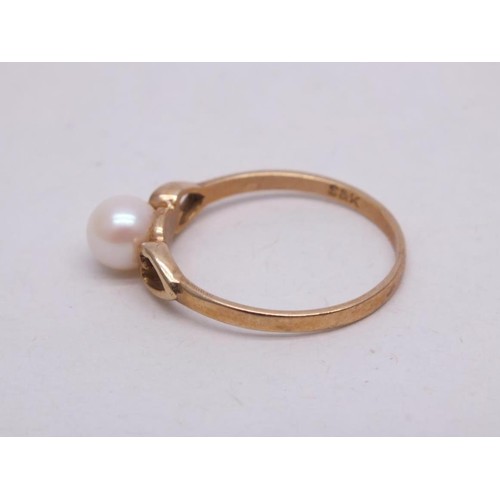 260 - 9CT GOLD AND PEARL SOLITAIRE RING SIZE O, 1.5g