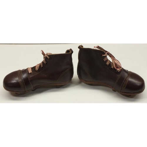 351 - JOB LOT OF BROWN LEATHER SPORTING EQUIPMENT TO INCLUDE BOXING, FOOTBALL BOOTS AND SKATES