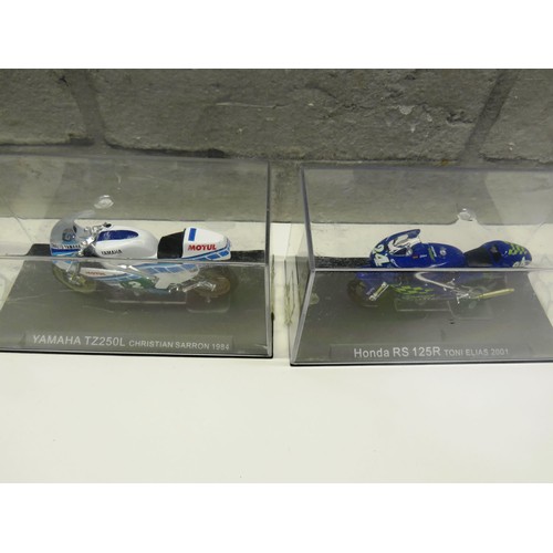 209 - 7 x DIECAST SUPER BIKES HONDA AND YAMAHA