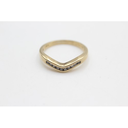 450 - 9ct gold vintage diamond flush set ring (1.6g) - size J