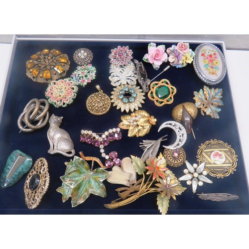 1 - 30 x ASSORTED BROOCHES