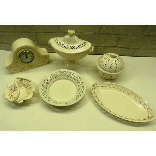 4 - FIVE ITEMS OF LEEDS POTTERY AND ROYAL CREAMWARE CLOCK