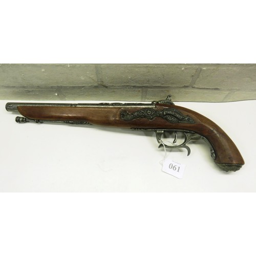 61 - A VINTAGE MODEL OF A FLINTLOCK PISTOL 18