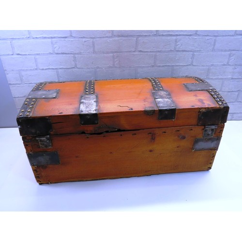 112 - VINTAGE CAMPHOR WOOD AND METAL STUDDED STORAGE CHEST LENGTH 24