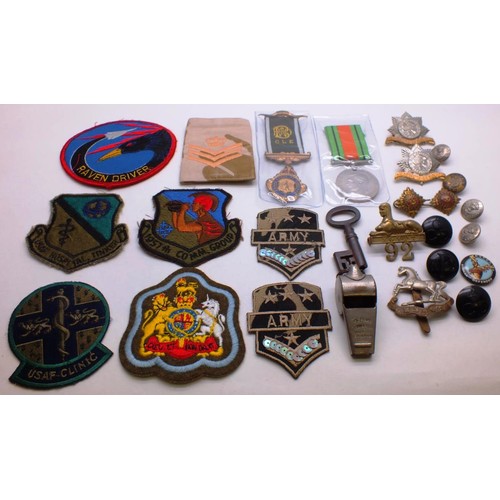 36 - MISCELLANEOUS LOT OF BADGES, MEDALS AND BUTTONS ETC
