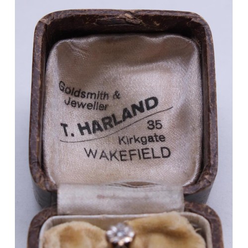 222 - VINTAGE 9CT GOLD CZ SOLITAIRE RING SIZE N 1.5G WITH VINTAGE RING BOX - T.HARLAND WAKEFIELD