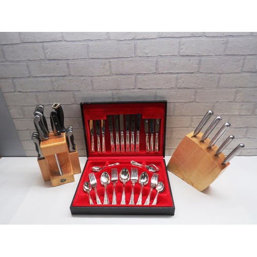 157 - TWO WOODEN BLOCK KITCHEN KNIFE SETS AND VINERS CUTLERY SET