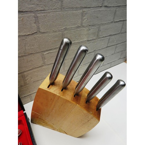 157 - TWO WOODEN BLOCK KITCHEN KNIFE SETS AND VINERS CUTLERY SET