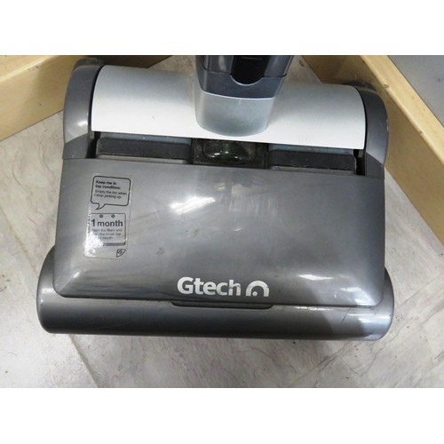 95 - VAX SCRUBBER VACCUM AND CARPET SCRUBBER WITH CARPET CLEANER INSTURCTIONS AND G-TECH AIR RAM VAC