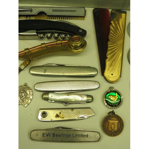 218 - MIXED SELECTION OF COLLECTABLES INCLUDING PENKNIVES, COINS ETC