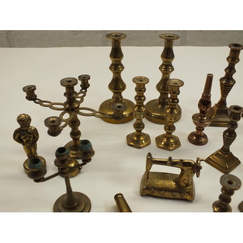 226 - JOBLOT OF VINTAGE MINIATURE BRASS CANDLESTICKS, CANDLEABRA ETC