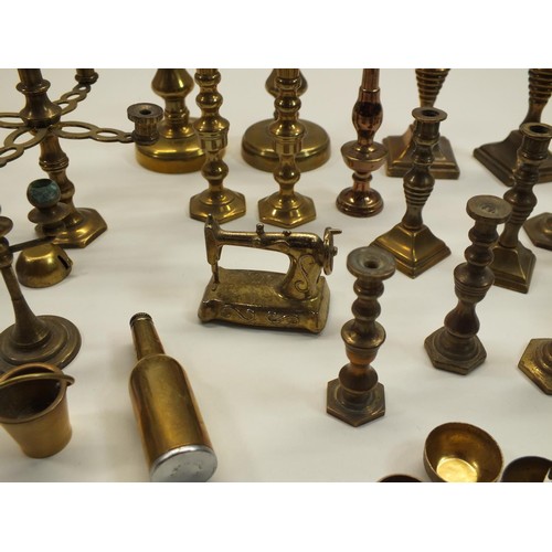 226 - JOBLOT OF VINTAGE MINIATURE BRASS CANDLESTICKS, CANDLEABRA ETC