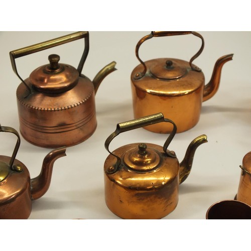 228 - JOBLOT OF MINIATURE COPPER COLLECTABLES INCLUDES KETTLES, CHURNS, TEAPOTS, PANS ETC