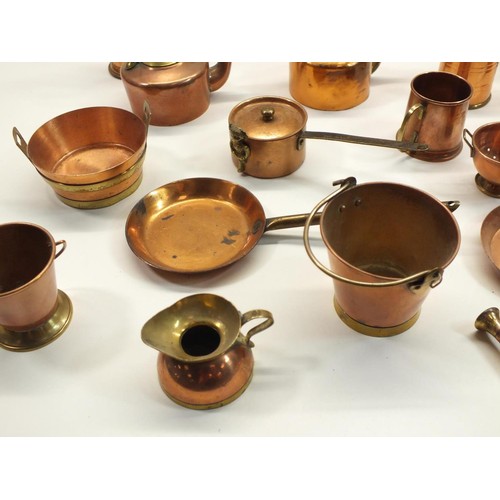 228 - JOBLOT OF MINIATURE COPPER COLLECTABLES INCLUDES KETTLES, CHURNS, TEAPOTS, PANS ETC