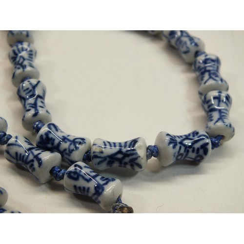 233 - VINTAGE CHINESE BLUE AND WHITE HAND PAINTED BEAD NECKLACE WITH GOLD PLATED CLASP 18