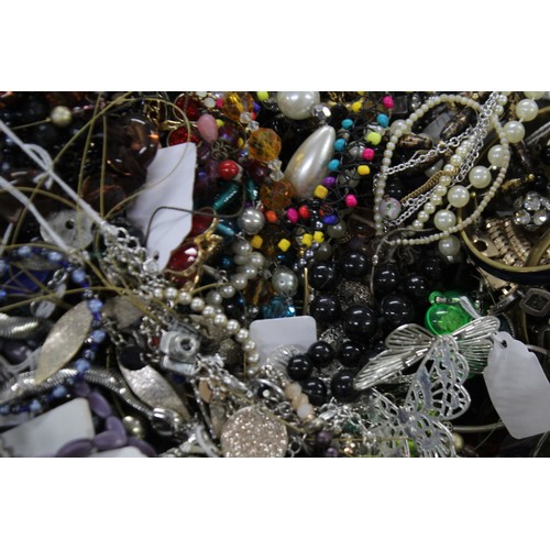 413 - 10kg UNSORTED COSTUME JEWELLERY inc. Bangles, Necklaces, Rings, Earrings