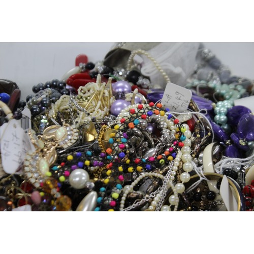 433 - 10kg UNSORTED COSTUME JEWELLERY inc. Bangles, Necklaces, Rings, Earrings