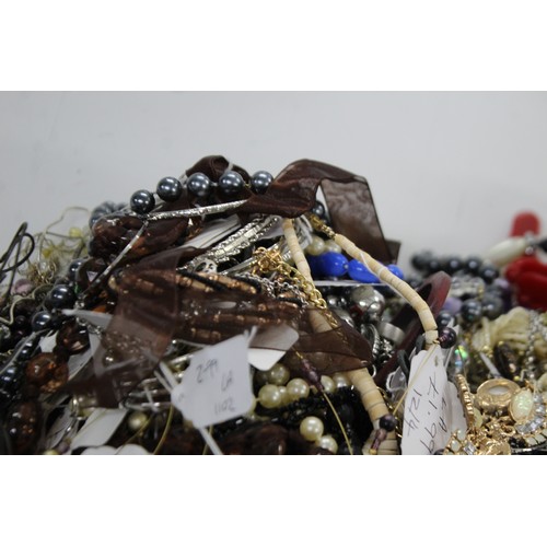 463 - 10kg UNSORTED COSTUME JEWELLERY inc. Bangles, Necklaces, Rings, Earrings