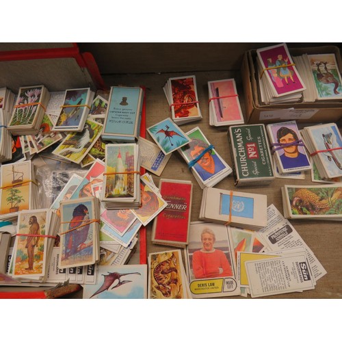 45 - VINTAGE SUITCASE AND JOBLOT OF ASSORTED CIGARETTE CARDS