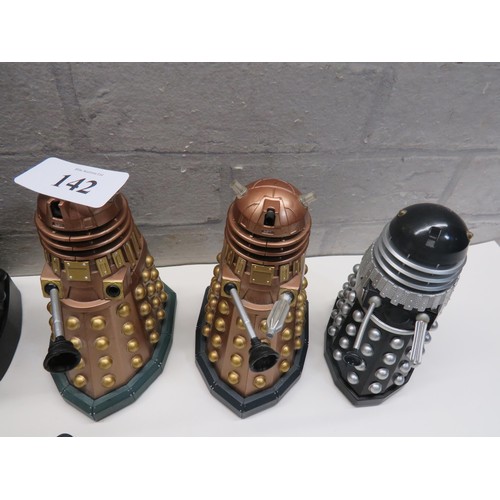 142 - DOCTOR WHO COLLECTABLES INCLUDING DALEKS ETC