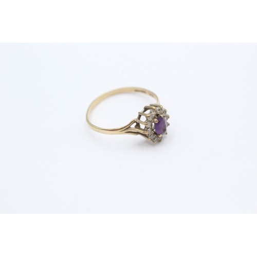 412 - 9ct Gold Vintage Amethyst & Clear Gemstone Cluster Ring (1.6g)