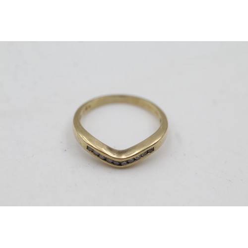 478 - 9ct Gold Vintage Diamond Set Shaped Band Ring (1.6g)