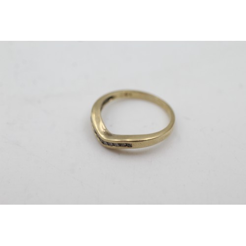 478 - 9ct Gold Vintage Diamond Set Shaped Band Ring (1.6g)