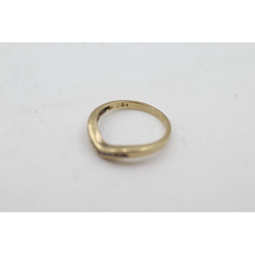 478 - 9ct Gold Vintage Diamond Set Shaped Band Ring (1.6g)