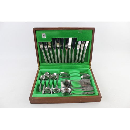 481 - Vintage VINERS OF SHEFFIELD Korea Stainless Steel Cutlery Set in Canteen