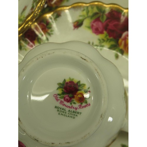 14 - ROYAL ALBERT OLD COUNTRY ROSES CERAMICS