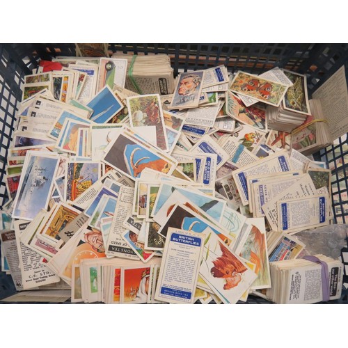 46 - SELECTION OF CIGARETTE CARDS AND TWO FRAMED SETS