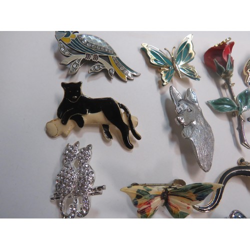 123 - ANIMAL RELATED BROOCHES MIXED LOT