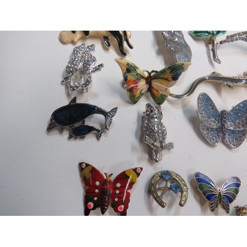 123 - ANIMAL RELATED BROOCHES MIXED LOT