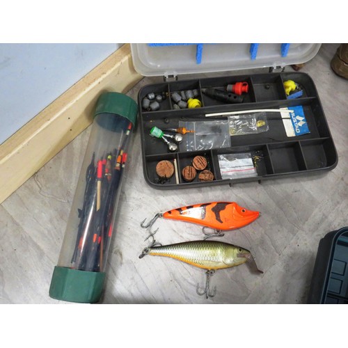 167 - SELECTION OF FISHING TACKLE