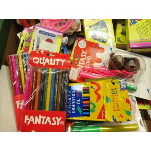 194 - LARGE BOX OF PARTY ITEMS - TOYS