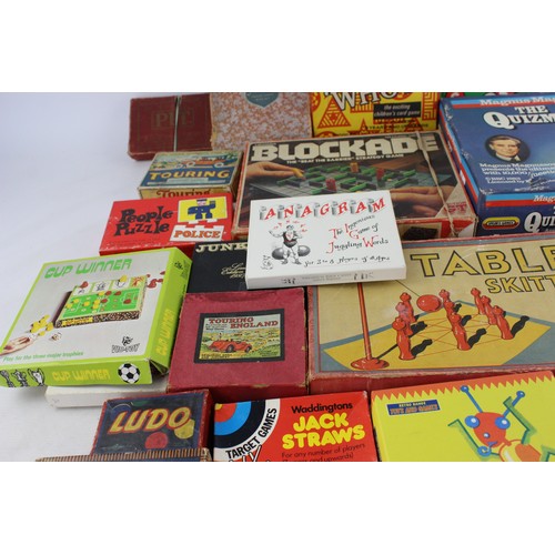 444 - Job Lot of Assorted BOARD GAMES / TOYS Inc. Card, Puzzle, Trivia, Etc