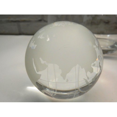 101 - WHISKY DECANTER WORLD GLOBE GLASS WITH PAPER WEIGHT