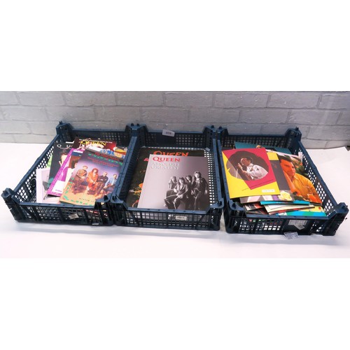 98 - THREE TRAYS OF QUEEN MUSIC EPHEMERA INCLUDES OFFICIAL FAN CLUB MAGAZINES, ABSOLUTE GREATEST AND A KI... 