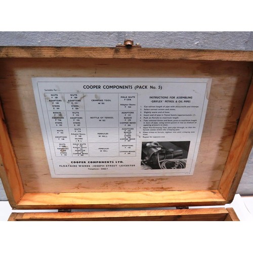 202 - VINTAGE WOODEN BOX GRIFLEX PETROL AND OIL PIPES FOR PRIVATE CARS - COOPER COMPONENTS No 5 WITH FITTI... 