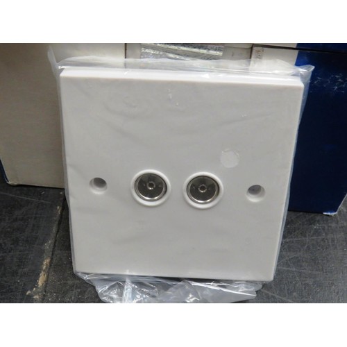 165 - 30 x 2GANG ISOLATED CO-AXIL SOCKETS WHITE